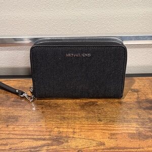 Michael Kors Black Double Zip Wristlet